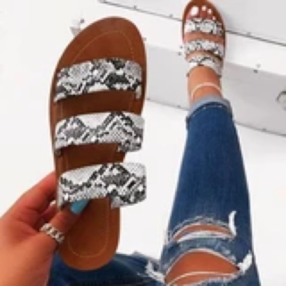 Stylish Slip-On Flip Flop Serpentine Summer Slippers SIZE 7